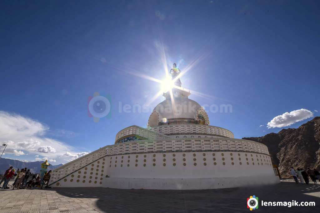 Santi stupa leh