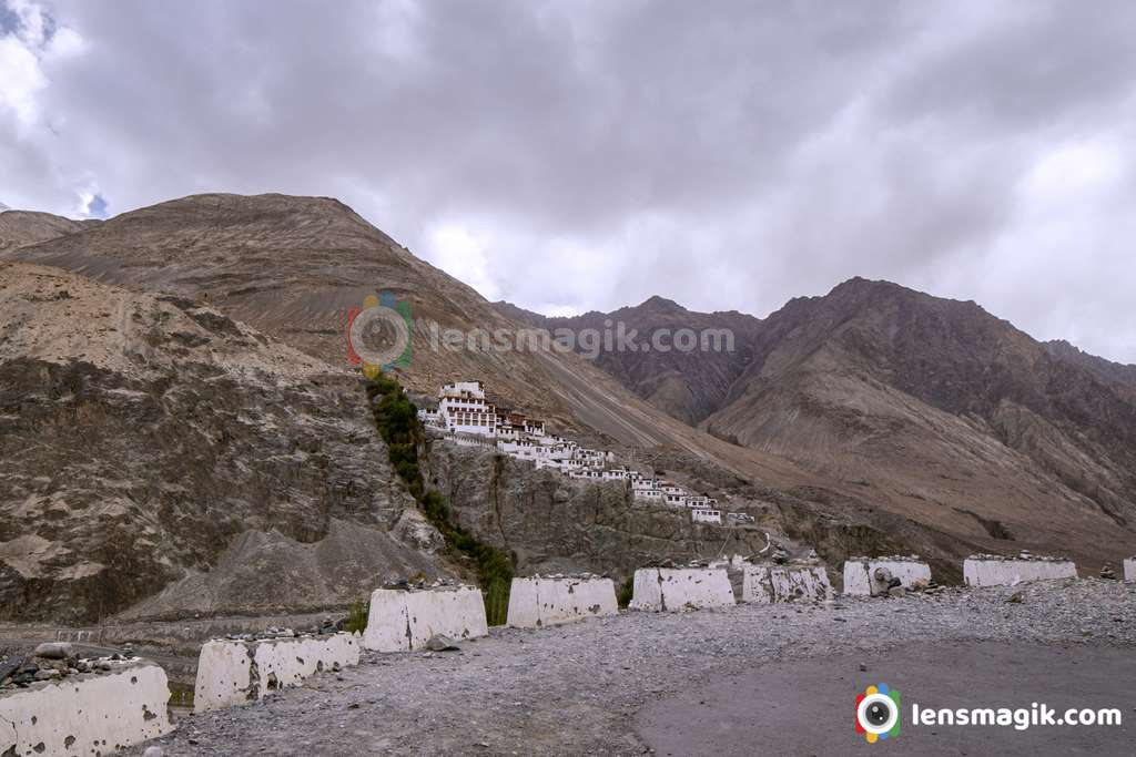 way to diskit monastery